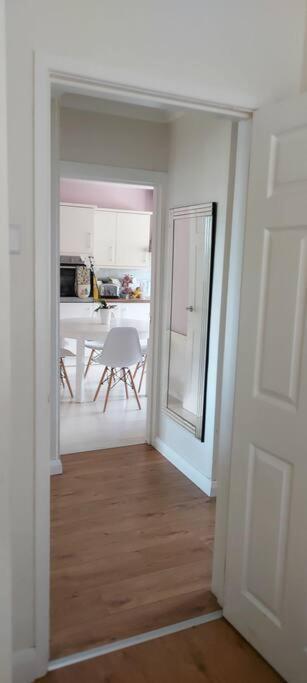 Bellevue Bungalow - Comfortable Home With Amazing Views 벨파스트 외부 사진
